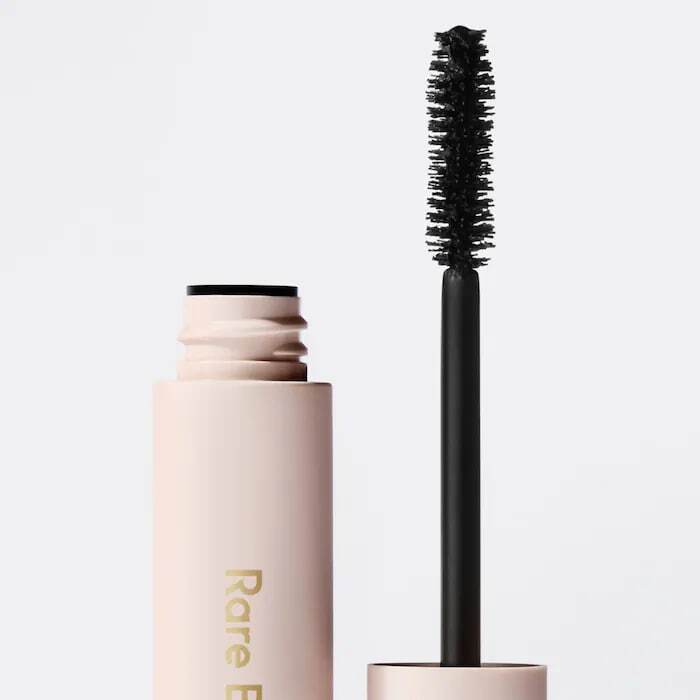 PERFECT STROKES UNIVERSAL VOLUMIZING MASCARA