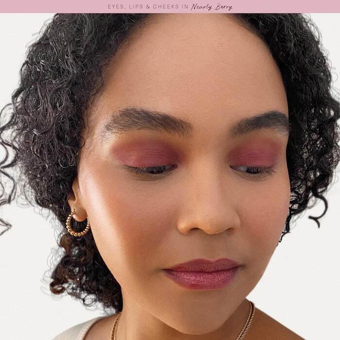 STAY VULNERABLE LIQUID EYESHADOW