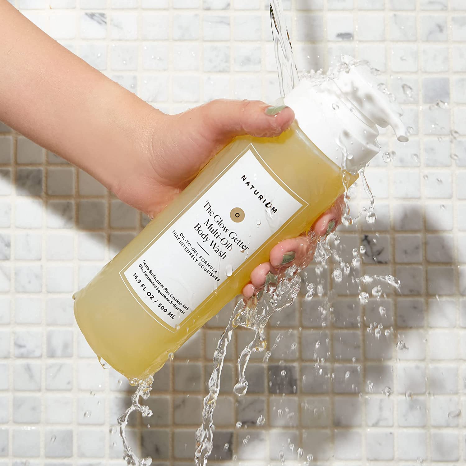 THE GLOW GETTER MULTI-OIL HYDRATING BODY WASH