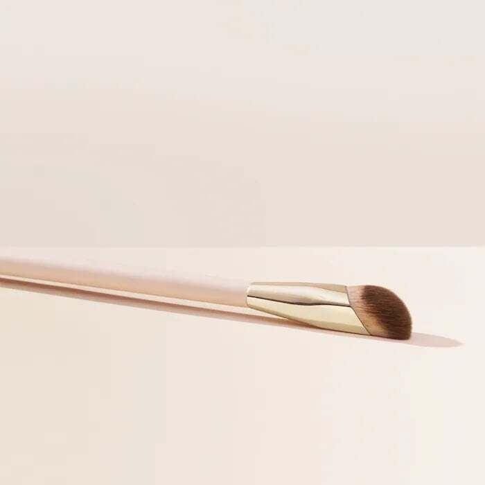 LIQUID TOUCH CONCEALER BRUSH